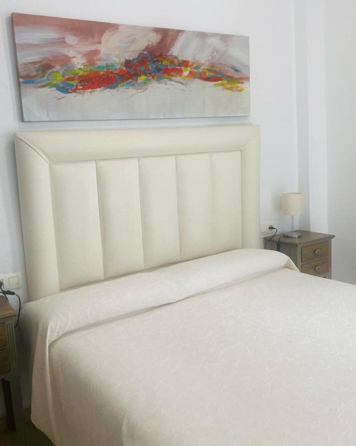 Hostal Tres Soles Nerja Zewnętrze zdjęcie