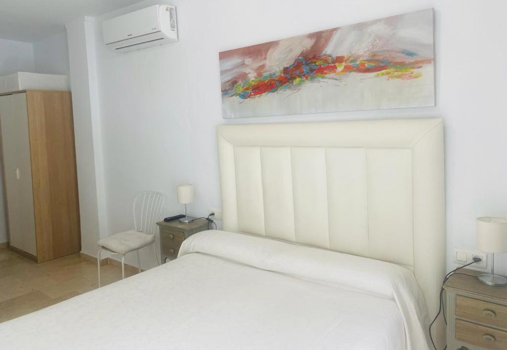 Hostal Tres Soles Nerja Zewnętrze zdjęcie