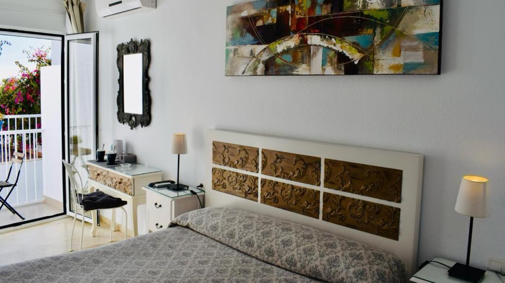 Hostal Tres Soles Nerja Zewnętrze zdjęcie