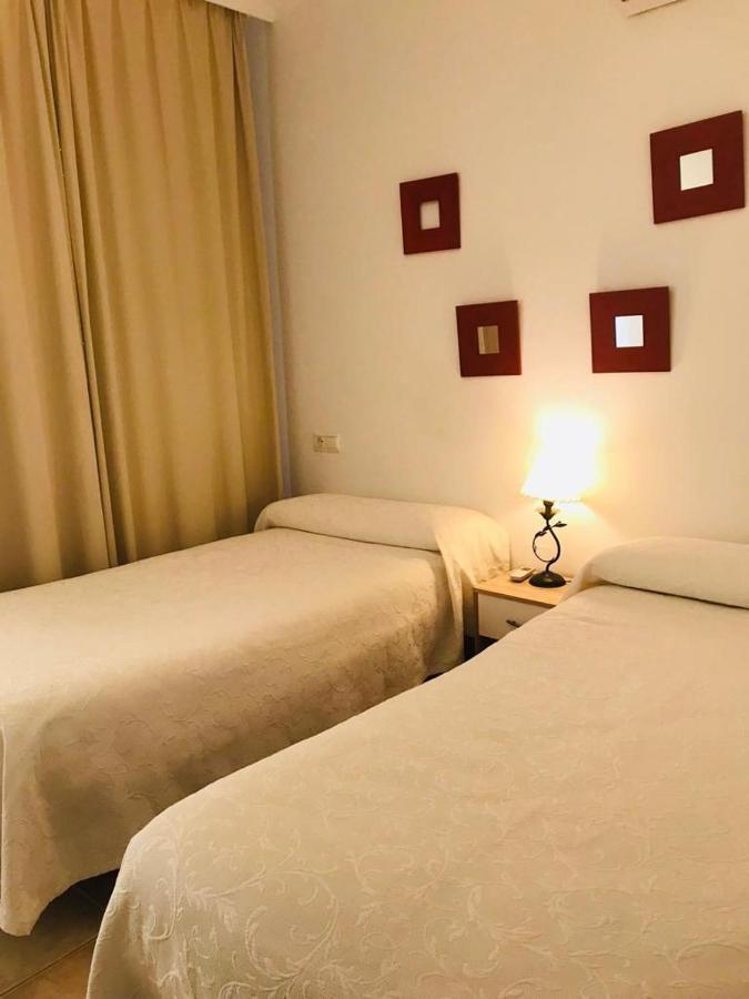 Hostal Tres Soles Nerja Zewnętrze zdjęcie