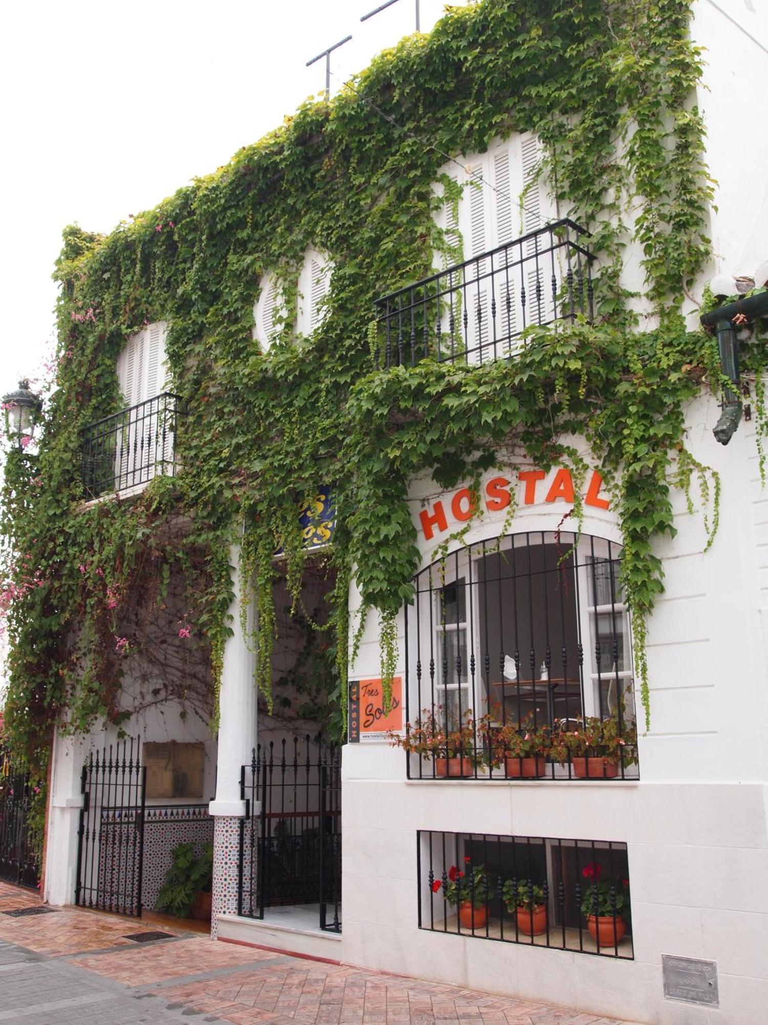 Hostal Tres Soles Nerja Zewnętrze zdjęcie