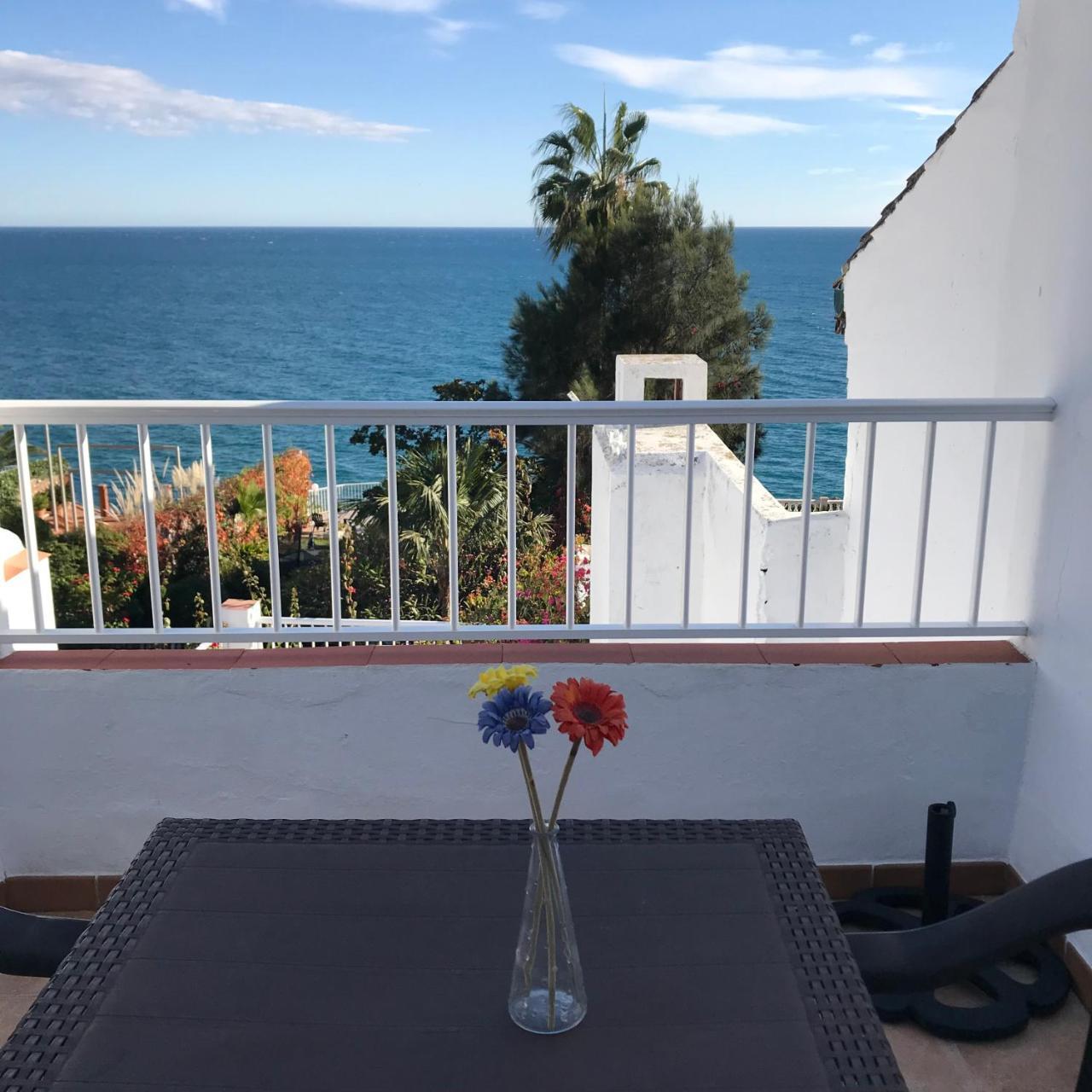 Hostal Tres Soles Nerja Zewnętrze zdjęcie