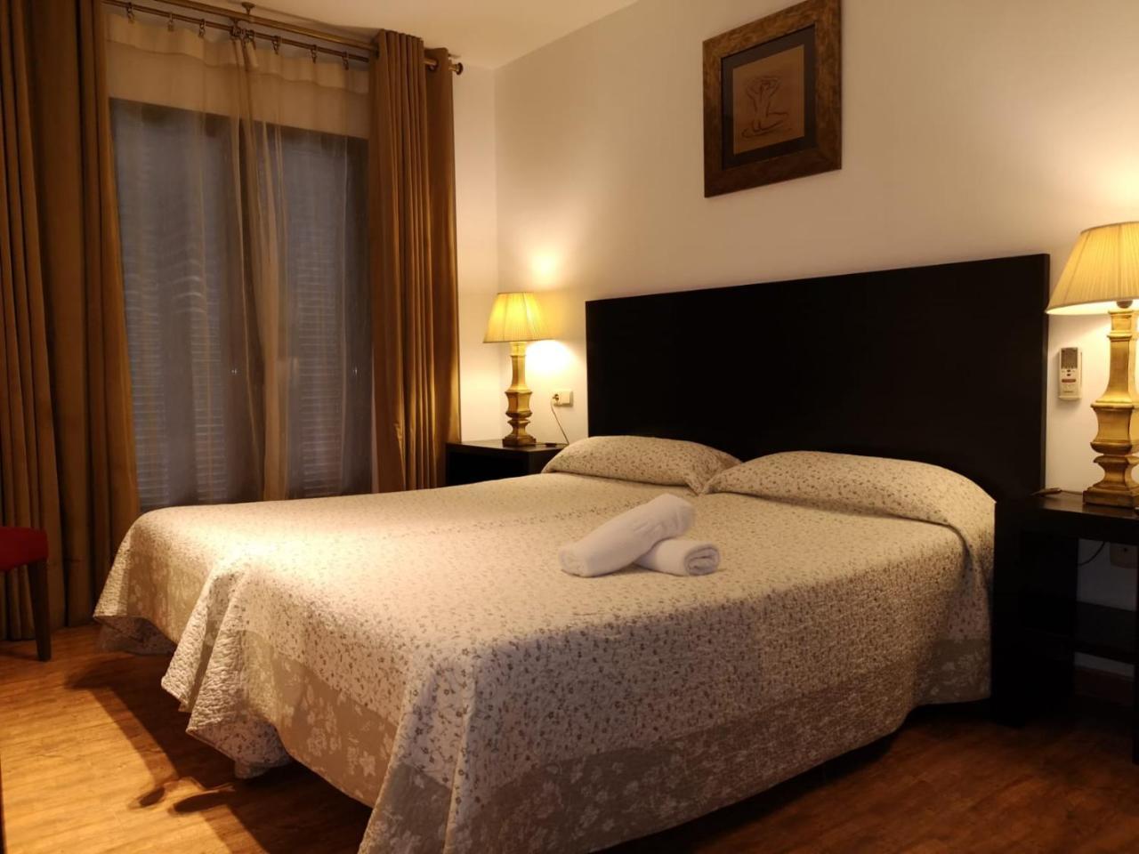 Hostal Tres Soles Nerja Zewnętrze zdjęcie