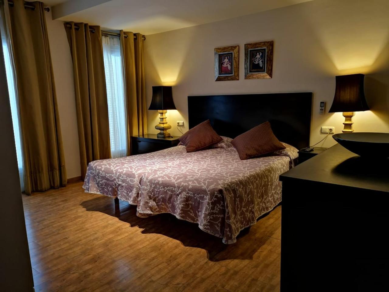 Hostal Tres Soles Nerja Zewnętrze zdjęcie